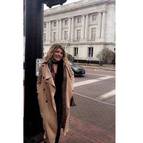 Meet your Posher, Lauren - Picture 1 of 1